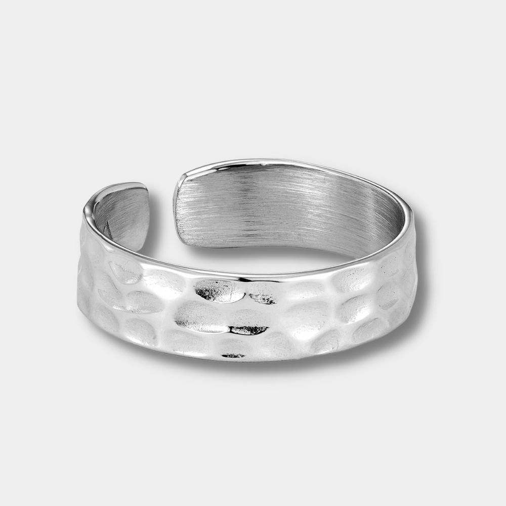 "OLAZZI" HAMMERED RING - Orezza Jewelry