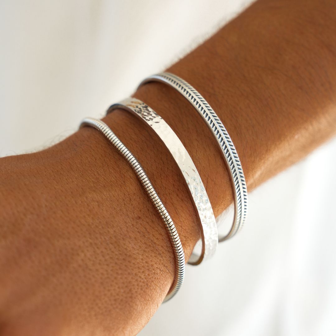 HAMMERED X FEATHER CUFF BUNDLE - Orezza Jewelry